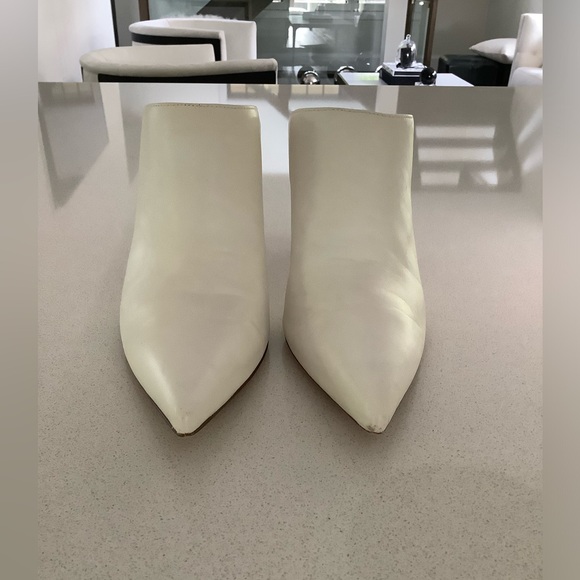 Stewart Weitzman Mira Mule - Picture 4 of 6